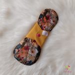 28 cm-es virágos mosható női betét, extra erős vérzéshez