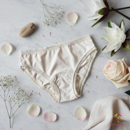 Ecru bikini style teen leak-proof underwear with lace