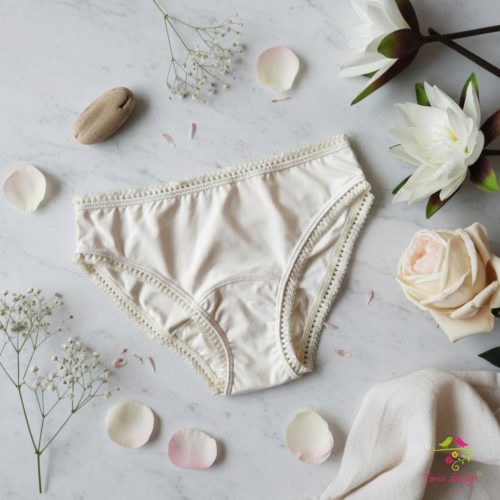 Ekrü csipkés bikini fazonú tisztasági bugyi tini lányoknak