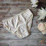 Ekrü csipkés bikini fazonú tisztasági bugyi tini lányoknak