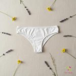 Fehér pamut brazil menstruációs bugyi, enyhe - közepes vérzéshez