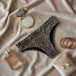 Párduc mintás brazil menstruációs bugyi, enyhe - közepes vérzéshez