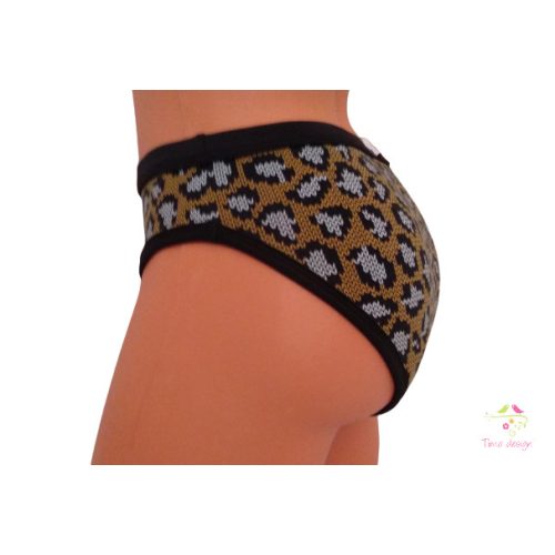 Period panties for moderate flow, with brown knitted pattern