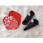 18 cm-es nedvességzárós, extra vékony fekete-fehér pöttyös mosható tisztasági betét