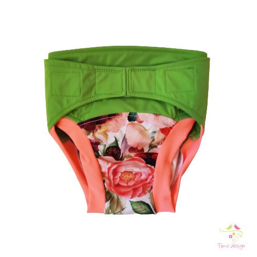 Hibrid cloth diaper with roses pattern