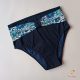 Sötétkék magas derekú menstruációs bikini alsó, népi motívumos övdísszel
