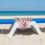 Fekete alapon színes virágos tini "tisztasági" fürdőbugyi