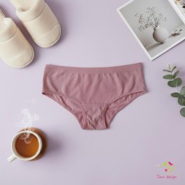 Light pink teen hipster leak-proof panties