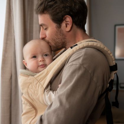 Fedezd fel a csatos babahordozók előnyeit - kevesebb sírás, több nevetés